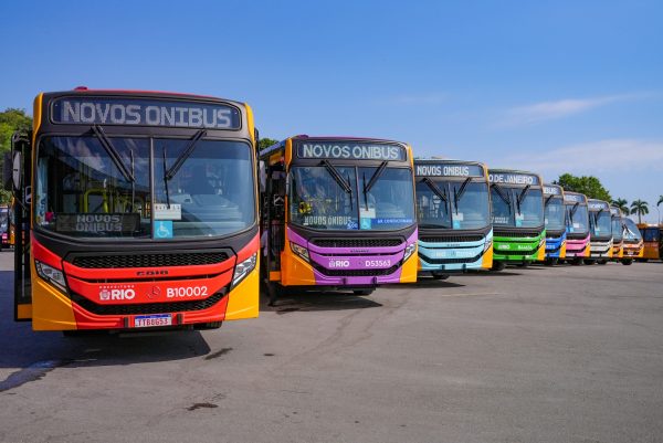 Novos ônibus comprado após acordo judicial da Prefeitura do Rio
