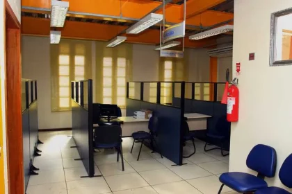 Polícia Civil do RJ vai implementar recepcionistas em delegacias para agilizar o atendimento ao público