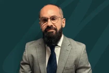 Magro foi incluído na difusão vermelha da Interpol.