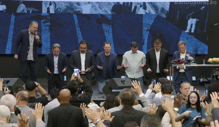 Silas Malafaia orando por Alexandre Isquierdo, Cláudio Castro, Sóstenes Cavalcante, Flávio Bolsonaro, Douglas Ruas e Marcello Crivella