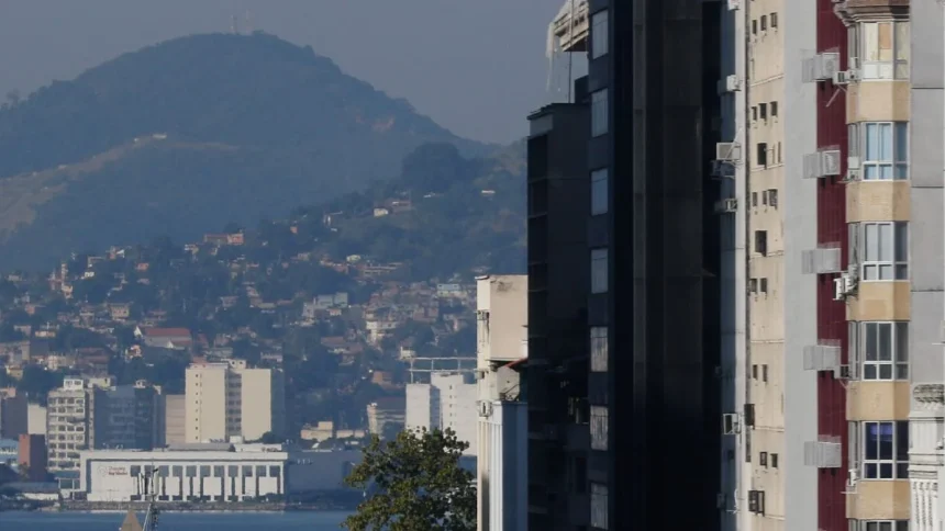 Vista de prédios e imóveis na região central do Rio, que tem alta em ações de despejo por falta de pagamento
