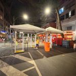 Os pórticos detectores de metal no acesso à Praia de Copacabana pela Rua Siqueira Campos não estão funcionando