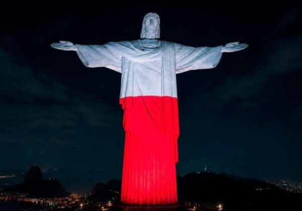 Cristo Redentor recebe iluminação com as cores da Polônia neste domingo (03)