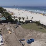 Ocupação irregular na Praia do Pepê, na Barra