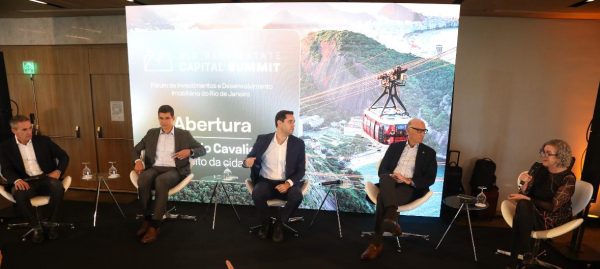 O primeiro painel do Rio Real Estate Capital Summit — Fórum de Investimentos e Desenvolvimento Imobiliário do Rio de Janeiro