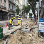Agentes realizam intervenção na Rua da Carioca para implementar a Rua da Cerveja