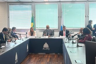 Jair Bittencourt (PL) em reunião da Comissão especial da Alerj para fiscalizar gastos
