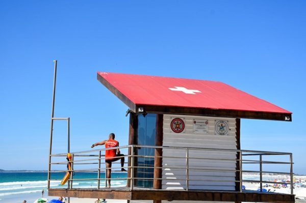 Região dos Lagos registra aumento de resgates no mar durante o mês de abril; períodos de ressaca contribuíram para o aumento do risco 53 Região dos Lagos registra aumento de resgates no mar durante o mês de abril; períodos de ressaca contribuíram para o aumento do risco