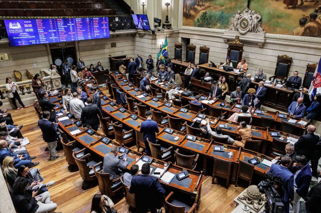 Câmara do Rio aprova mudança em decreto que autoriza empréstimo de até R$ 1,8 bilhão para o BRT; oposição reage e alega ‘falta de estudo do impacto da dívida’