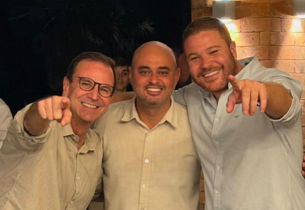 Os órfãos de Bacellar: Júlio Canelinha, prefeito de Paraíba do Sul, fecha com Paes e põe o PSD à frente na disputa pelo espólio do ex-presidente da Alerj 53 O ex-prefeito Eduardo Paes com Jonas Dico, de Três Rios, e Júlio Canelinha, de Paraíba do Sul
