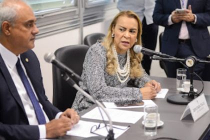 O presidente da Comissão de Contenção de Gastos da Alerj, Jair Bittencourt (PL), e a vice, Tia Ju (Republicanos)