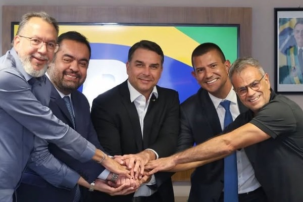 A chapa lançada em fevereiro, com Márcio Canella (União), Cláudio Castro (PL), Flávio Bolsonaro (PL), Douglas Ruas (PL) e Rogério Lisboa (PP)