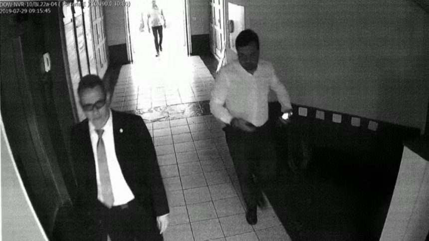 O tenente Cláudio Barbosa da Silva e Cláudio Castro
