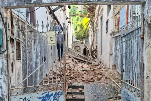 Parte de casarão histórico desabou em Botafogo