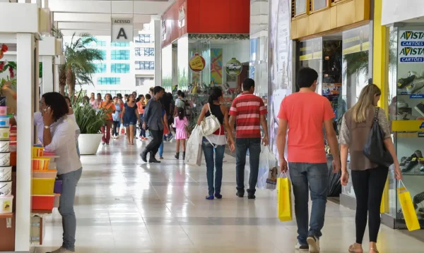 Comerciantes do Rio esperam aumento de 4% nas vendas para o Dia das Mães; vestuário, perfumaria e calçados lideram as intenções de compra