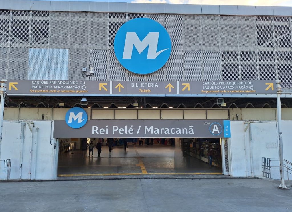 Estação de metrô do Maracanã passa, oficialmente, a se chamar ‘Rei Pelé’ a partir desta terça (12)