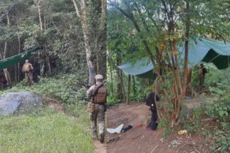 Acampamento do tráfico descoberto no Morro do Borel pelo Bope