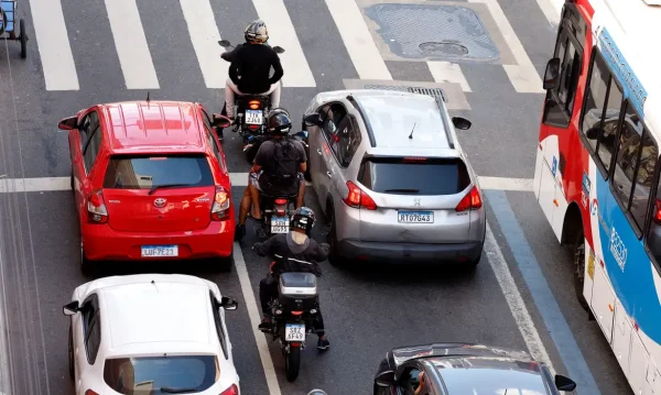 Motocicletas na pista no Rio; veículos são tema de ação do Detran-RJ