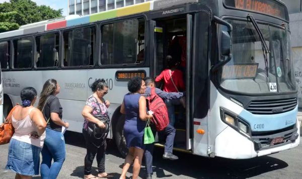 Fim de uma era: pagamento em dinheiro deixará de ser aceito nos ônibus municipais do Rio