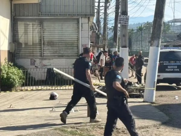 Policiais envolvidos na morte de pedreiros no Jardim Catarina, em São Gonçalo, admitem ter confundido régua de obra com fuzil
