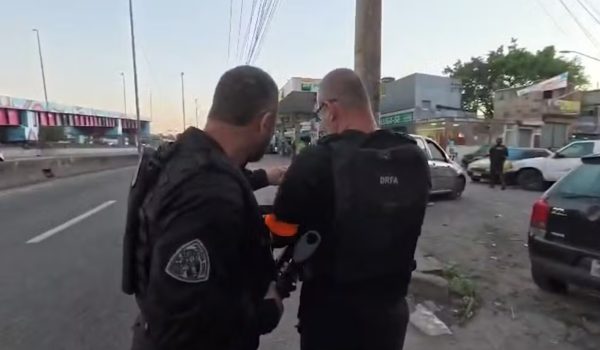 Operação da Polícia Civil no Complexo da Maré registra 12 prisões e 20 veículos recuperados