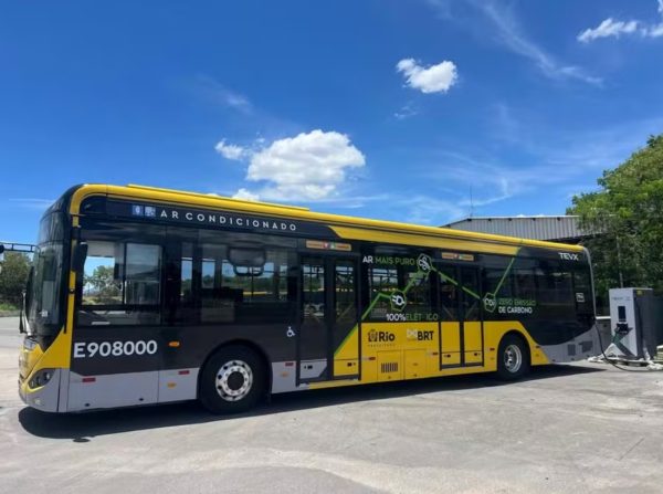 Prefeitura do Rio fecha parceria voltada à adaptação de terminais de ônibus para receber veículos elétricos em um futuro próximo