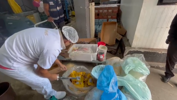 Fiscalização do Procon descarta 131 kg de alimentos impróprios em mercados de Teresópolis e São Gonçalo