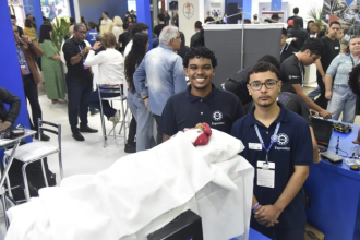 projeto de maca feito por alunos da Faetec de Niterói