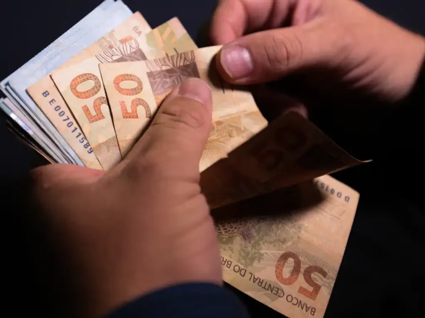 dinheiro do pagamento da recomposição salarial