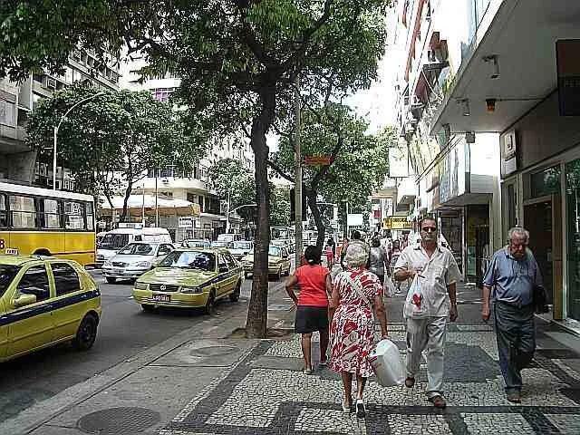 Adeus ao tropeço? Prefeitura vai investir R$ 26,6 milhões na recuperação de calçadas em Botafogo, Urca, Copacabana e Leme 62 rua barata ribeiro 1