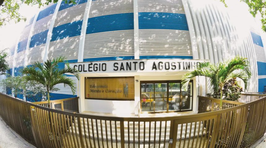 O ex-prefeito Eduardo Paes é um dos convidados da entrega de medalhas Pedro Ernesto ao Colégio Santo Agostinho, no Leblon.