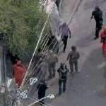 Os agentes fazem buscas na região pelo paradeiro do sequestrador