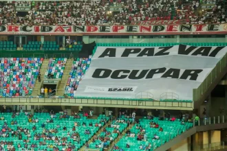 Arquibancada de estádio; torcedores que frequentam jogos são principal público alvo da Casa do Torcedor