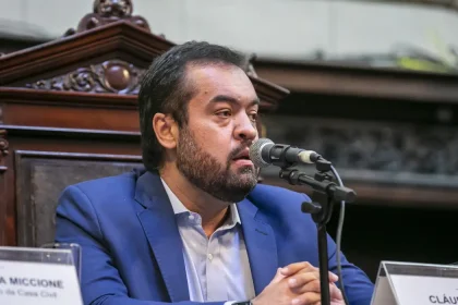 Defesa de Cláudio Castro pede revisão da inelegibilidade e nega ato pessoal no caso Ceperj