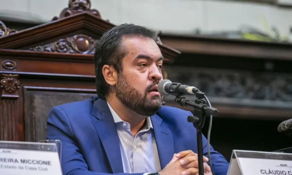 Defesa de Cláudio Castro pede revisão da inelegibilidade e nega ato pessoal no caso Ceperj