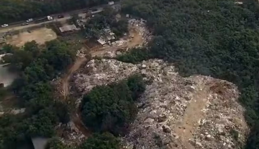 Lixão irregular próximo à comunidade do Outeiro, em Jacarepaguá