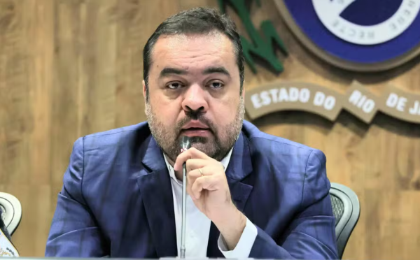 Cláudio Castro, que era governador quando contrato na mira do TCE-RJ foi assinado