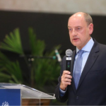 governador em exercício Ricardo Couto