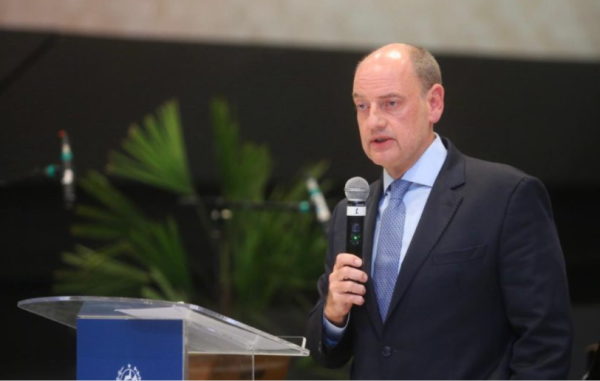 governador em exercício Ricardo Couto