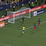 Publicidade da Fatal Model em jogo no Maracanã, que motivou multa do Procon-RJ