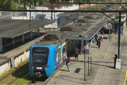 trensrj, trem passando pela estação