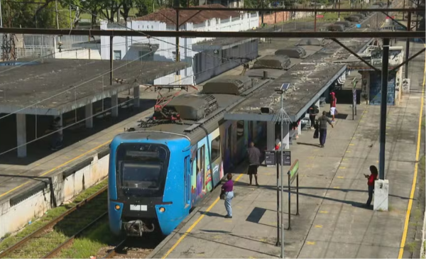 trensrj, trem passando pela estação
