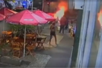 Bueiro pegando fogo em Copacabana