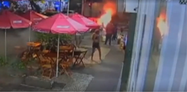Bueiro pegando fogo em Copacabana