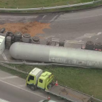 carreta tomba no acesso ao Arco Metropolitano na rodovia Washington Luís