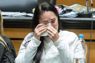 Monique Medeiros chora durante julgamento de Henry Borel