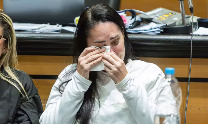 Monique Medeiros chora durante julgamento de Henry Borel