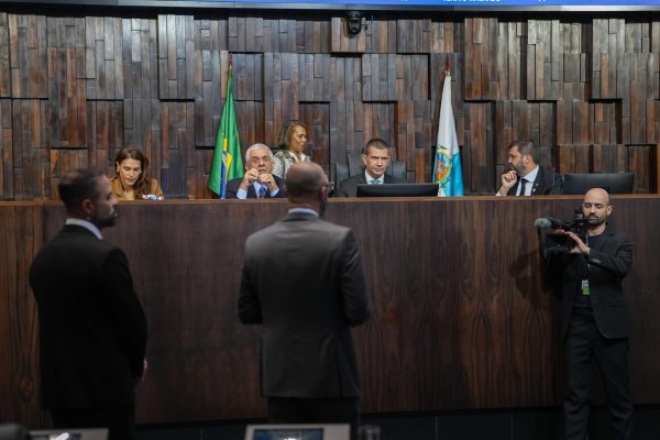 Deputados da Alerj querem abrir mão de parte do orçamento destinado às suas emendas em 2026 52 Proposta de renúncia às emendas impositivas de 2026 foi discutida por deputados durante reunião do Colégio de Líderes e posteriormente debatida em plenário da Alerj