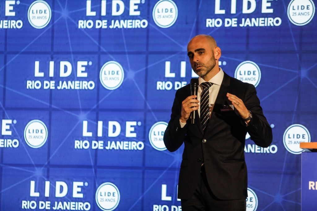 Em evento com empresários, secretário de Fazenda do estado fala em reduzir déficit de R$ 19 bilhões e diz que vai enviar projeto contra devedores contumazes para a Alerj