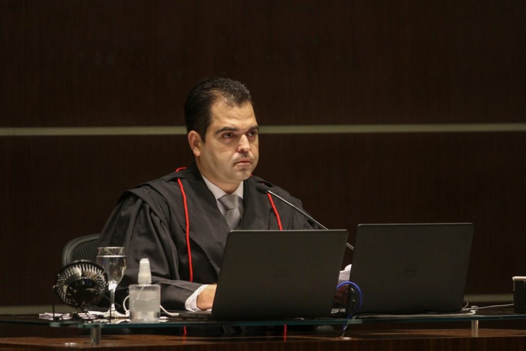 Penduricalhos elevam salários no TCE-RJ acima do teto constitucional; conselheiro recebeu quase R$ 3 milhões em um mês 62 Rodrigo Melo do Nascimento
